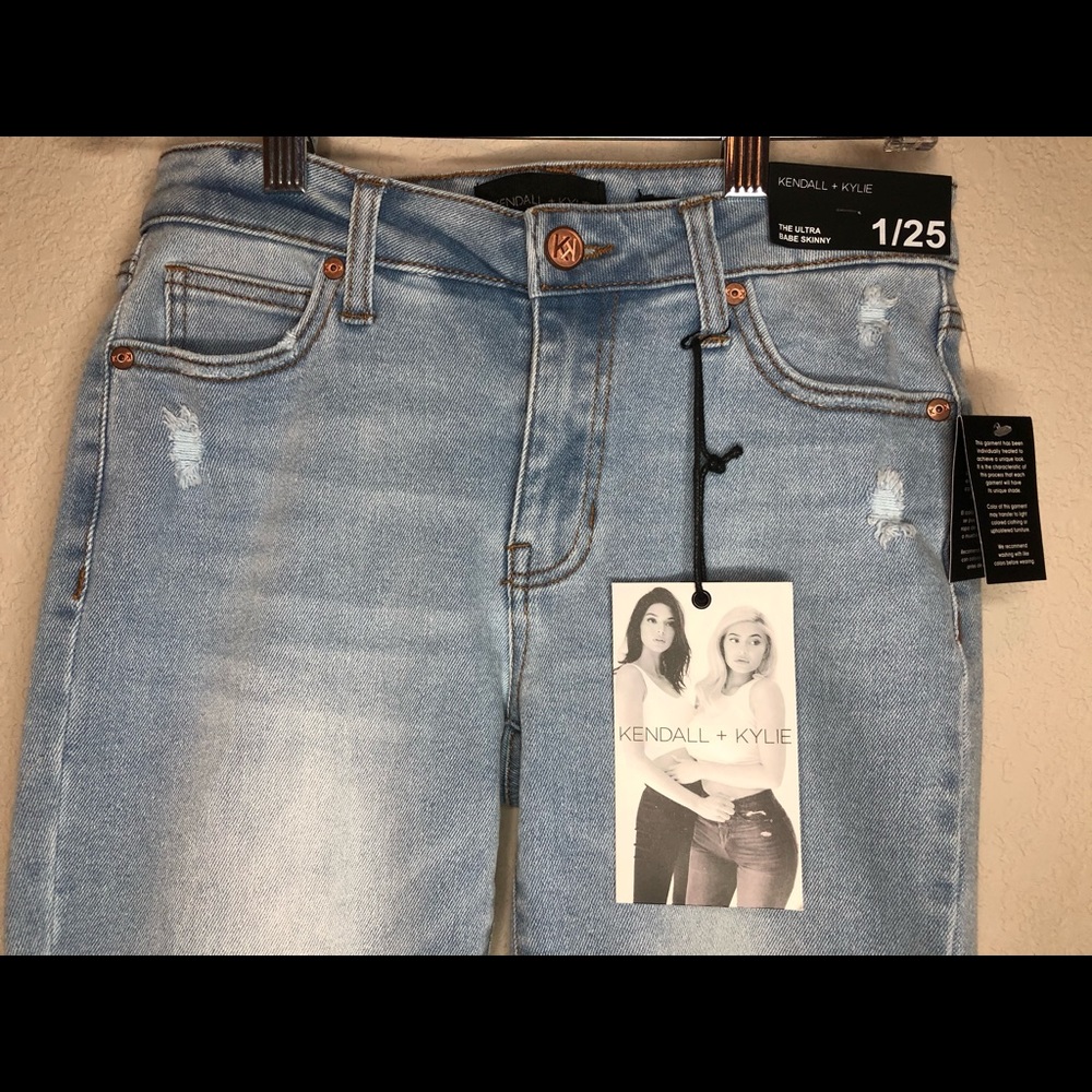 NWT-Kendall + Kylie Ripped Skinny Jeans,Size 1
